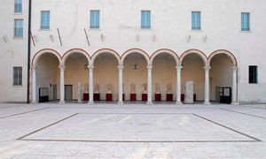 Loggia e Cortile